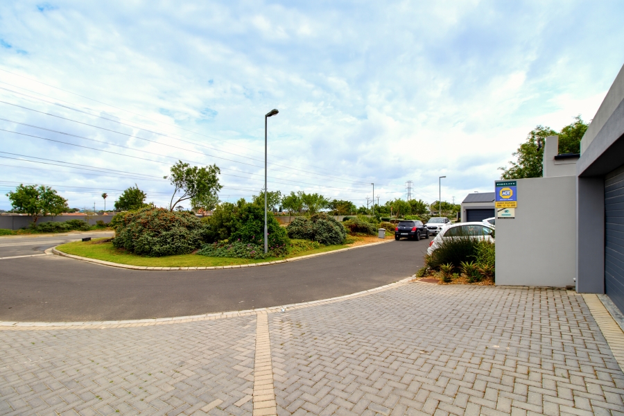 3 Bedroom Property for Sale in Aan de Wijnlanden Western Cape